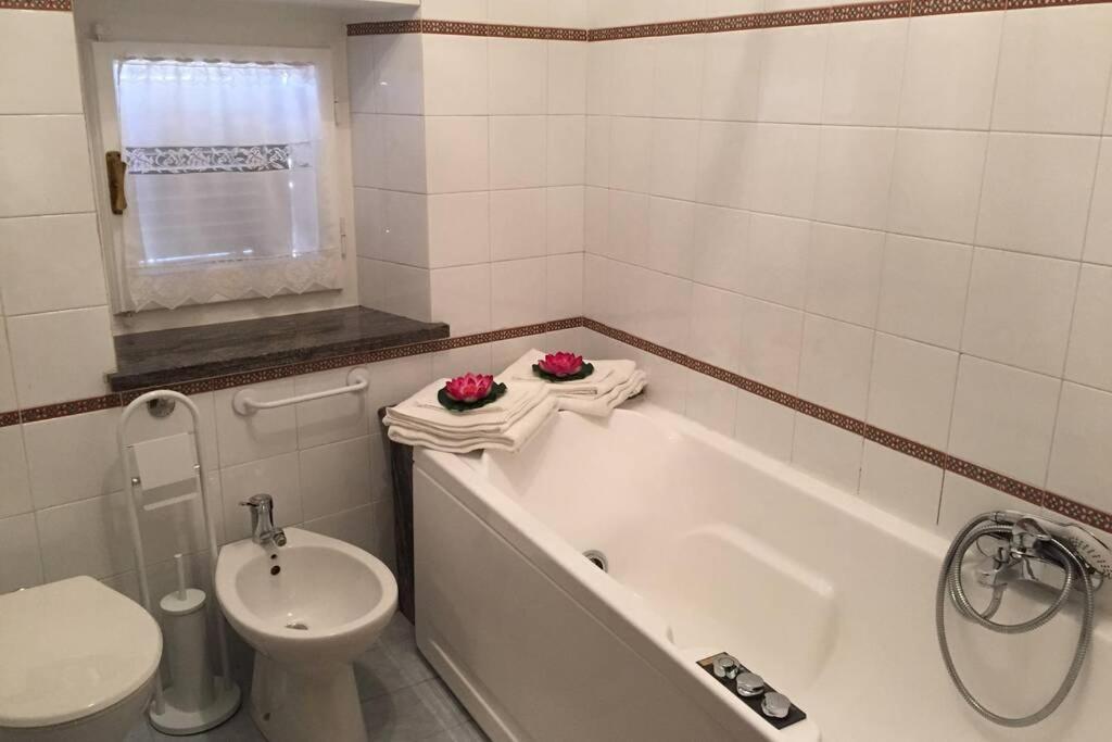 Francesco House Family Apartment Assisi Bagian luar foto