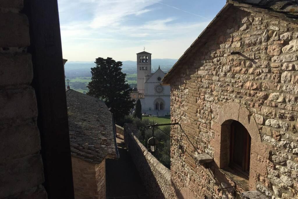 Francesco House Family Apartment Assisi Bagian luar foto