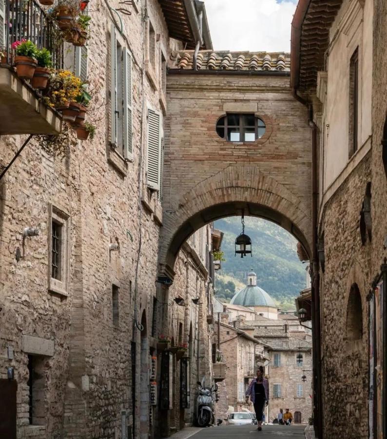 Francesco House Family Apartment Assisi Bagian luar foto